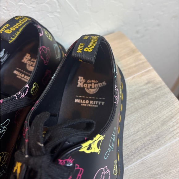 ✅HELLO KITTY & FRIENDS 1461 SMOOTH LEATHER OXFORD SHOES new sold out size 8 - Picture 3 of 11